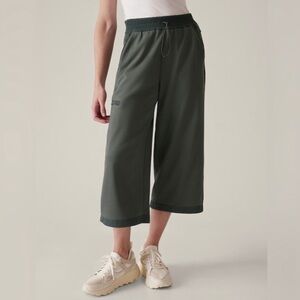 Athleta Triumph Hybrid Wide Leg Crop